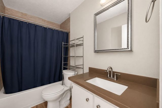 406 W Oak Street, Highlands, TX 77562