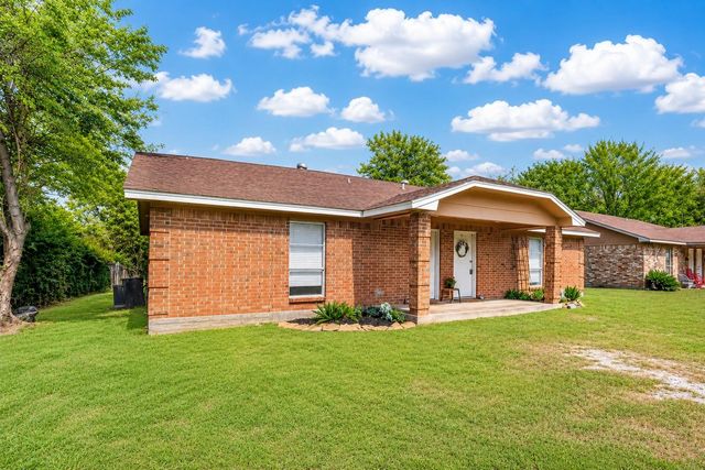 406 W Oak Street, Highlands, TX 77562