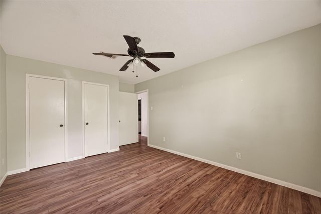 406 W Oak Street, Highlands, TX 77562
