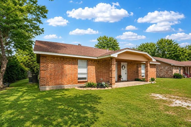 406 W Oak Street, Highlands, TX 77562
