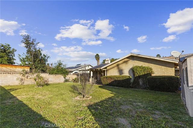 1895 W Gilbert, San Bernardino, CA 92411