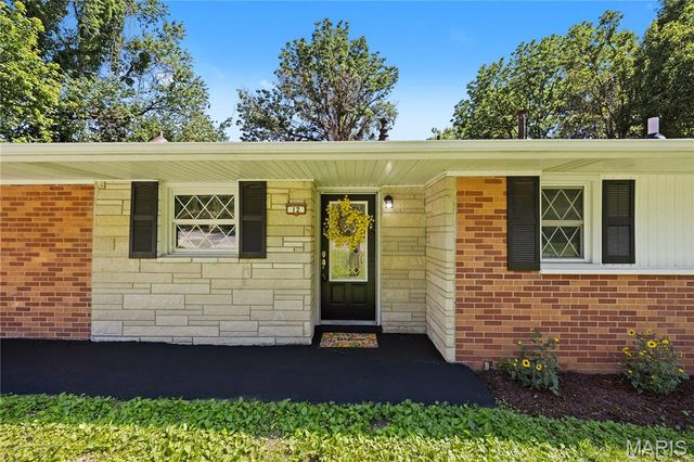 12 Highwood Circle, Belleville, IL 62223