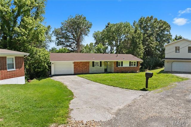12 Highwood Circle, Belleville, IL 62223