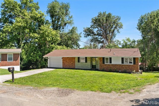 12 Highwood Circle, Belleville, IL 62223