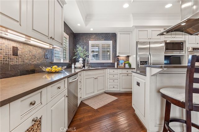 1077 10th Street, Hermosa Beach, CA 90254