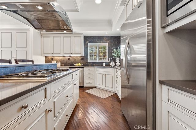 1077 10th Street, Hermosa Beach, CA 90254