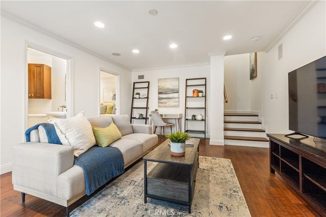 1077 10th Street, Hermosa Beach, CA 90254