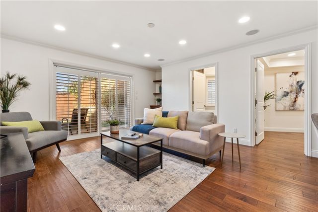 1077 10th Street, Hermosa Beach, CA 90254