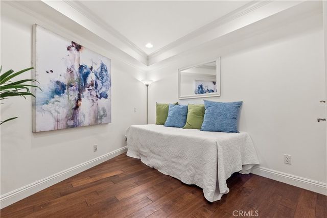 1077 10th Street, Hermosa Beach, CA 90254