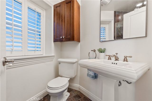 1077 10th Street, Hermosa Beach, CA 90254