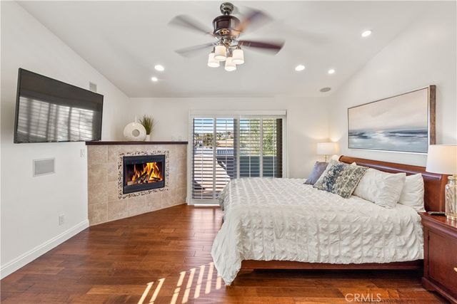 1077 10th Street, Hermosa Beach, CA 90254