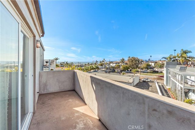 1077 10th Street, Hermosa Beach, CA 90254