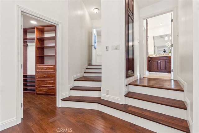 1077 10th Street, Hermosa Beach, CA 90254