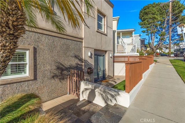 1077 10th Street, Hermosa Beach, CA 90254