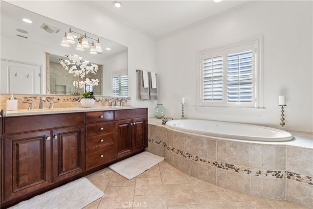 1077 10th Street, Hermosa Beach, CA 90254