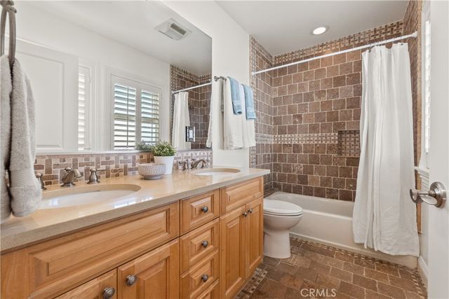 1077 10th Street, Hermosa Beach, CA 90254