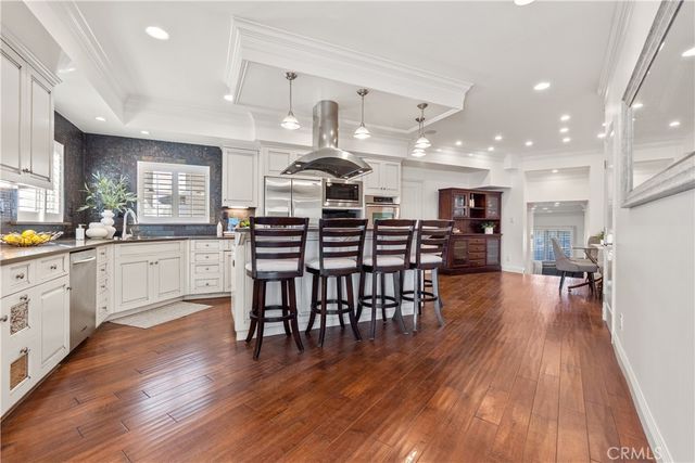 1077 10th Street, Hermosa Beach, CA 90254