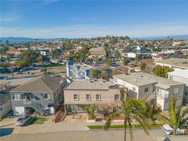 1077 10th Street, Hermosa Beach, CA 90254