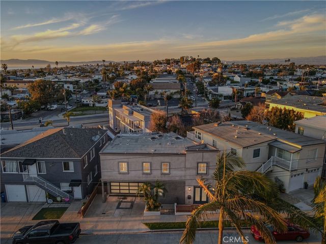 1077 10th Street, Hermosa Beach, CA 90254