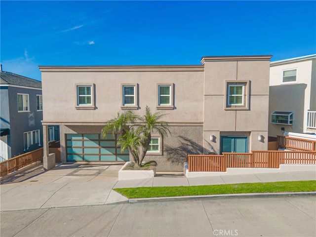 1077 10th Street, Hermosa Beach, CA 90254