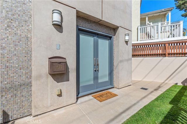 1077 10th Street, Hermosa Beach, CA 90254