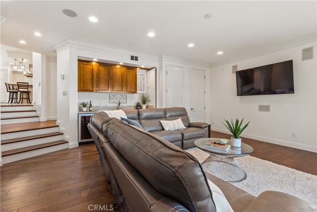 1077 10th Street, Hermosa Beach, CA 90254