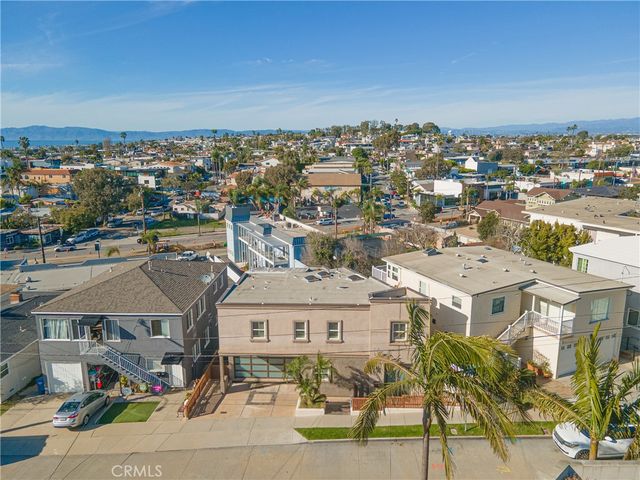 1077 10th Street, Hermosa Beach, CA 90254