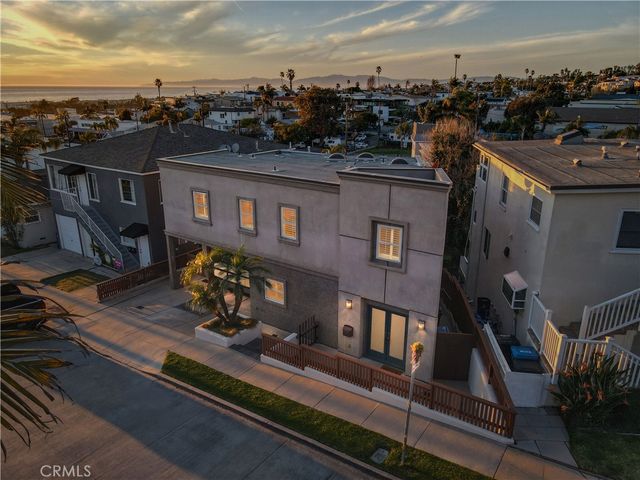 1077 10th Street, Hermosa Beach, CA 90254