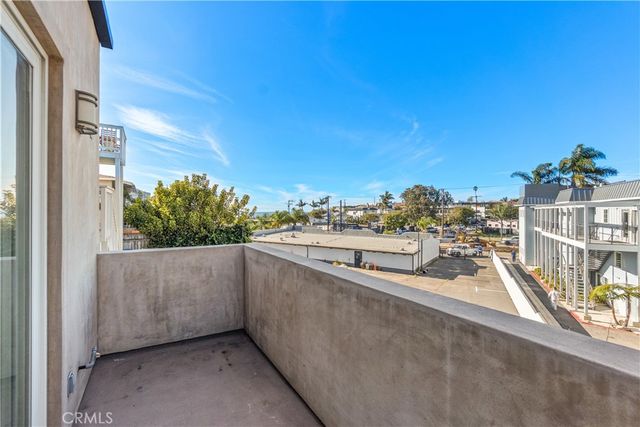 1077 10th Street, Hermosa Beach, CA 90254