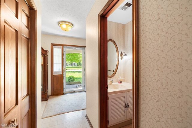 32696 Surrey Lane, Avon Lake, OH 44012