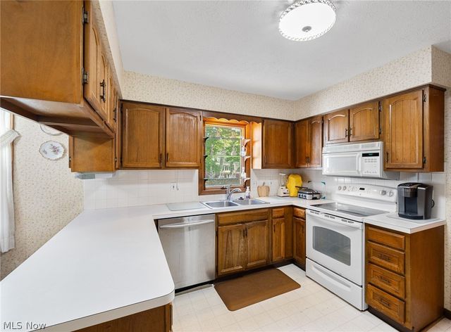 32696 Surrey Lane, Avon Lake, OH 44012