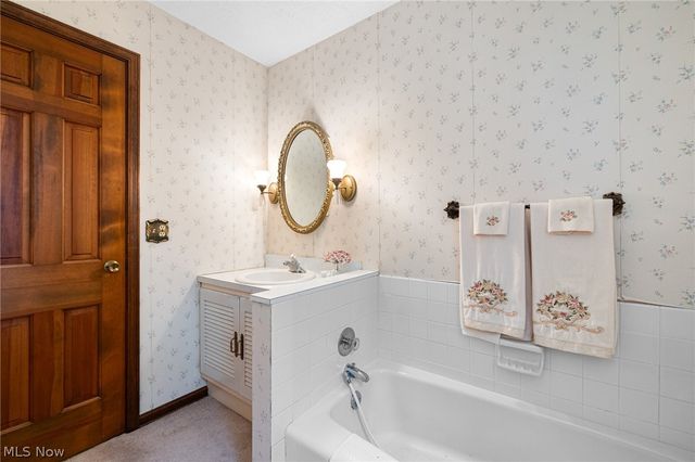 32696 Surrey Lane, Avon Lake, OH 44012