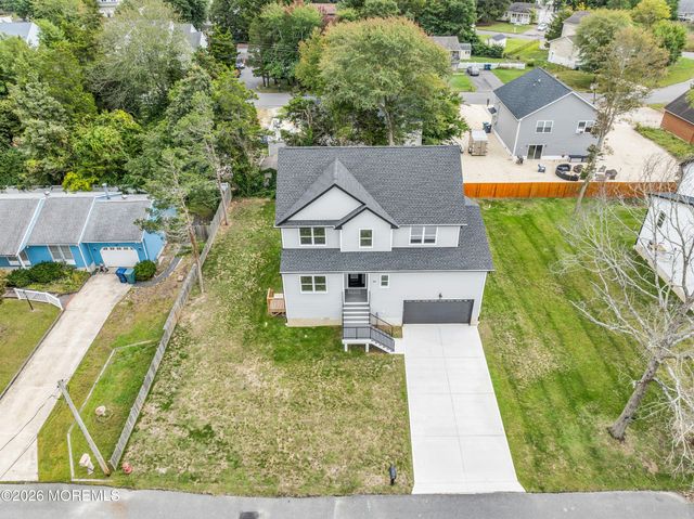 18 Plantation Drive, Little Egg Harbor, NJ 08087