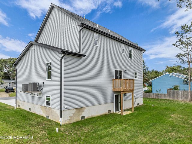 18 Plantation Drive, Little Egg Harbor, NJ 08087