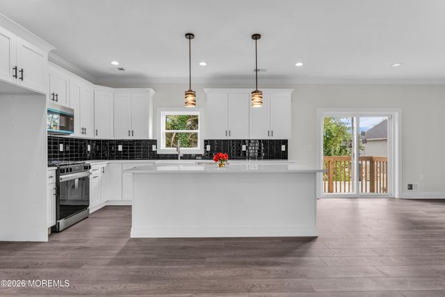 18 Plantation Drive, Little Egg Harbor, NJ 08087