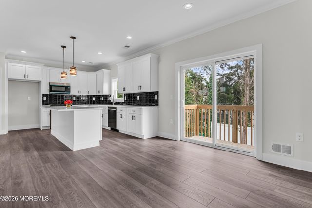 18 Plantation Drive, Little Egg Harbor, NJ 08087