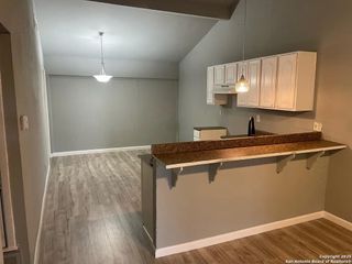 6605 Spring Lark, San Antonio, TX 78249