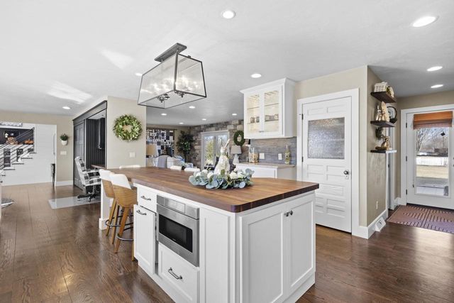 3075 RIDGEWAY DRIVE, Neenah, WI 54956