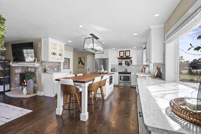 3075 RIDGEWAY DRIVE, Neenah, WI 54956