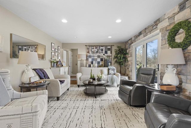 3075 RIDGEWAY DRIVE, Neenah, WI 54956