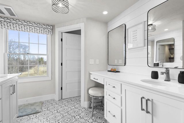 3075 RIDGEWAY DRIVE, Neenah, WI 54956