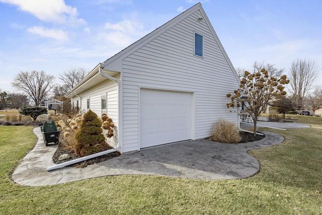 3075 RIDGEWAY DRIVE, Neenah, WI 54956