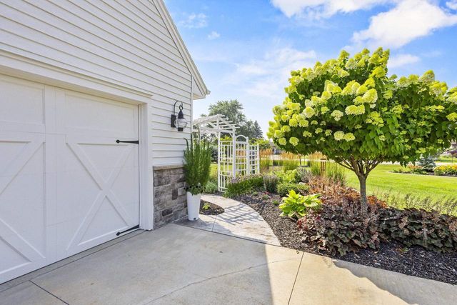 3075 RIDGEWAY DRIVE, Neenah, WI 54956