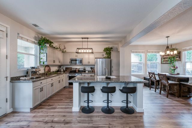 7371 E Fedora Avenue, Fresno, CA 93737