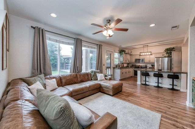 7371 E Fedora Avenue, Fresno, CA 93737