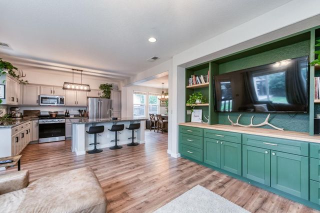 7371 E Fedora Avenue, Fresno, CA 93737