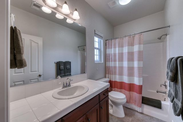 7371 E Fedora Avenue, Fresno, CA 93737