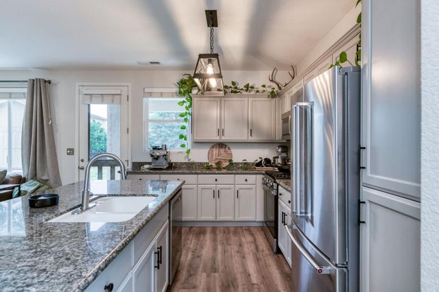 7371 E Fedora Avenue, Fresno, CA 93737