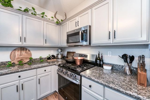 7371 E Fedora Avenue, Fresno, CA 93737