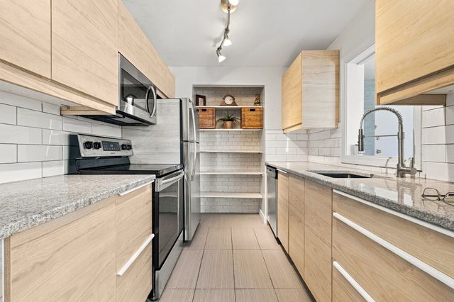 55 Greentree Lane 49, Weymouth, MA 02190